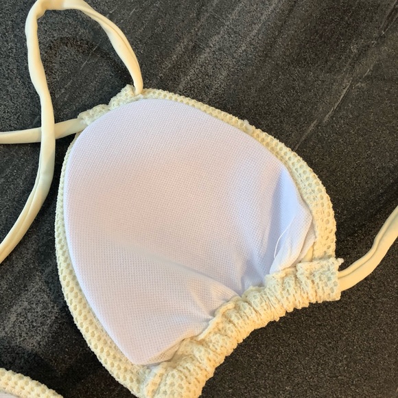 Bikini - Picture 2 of 3